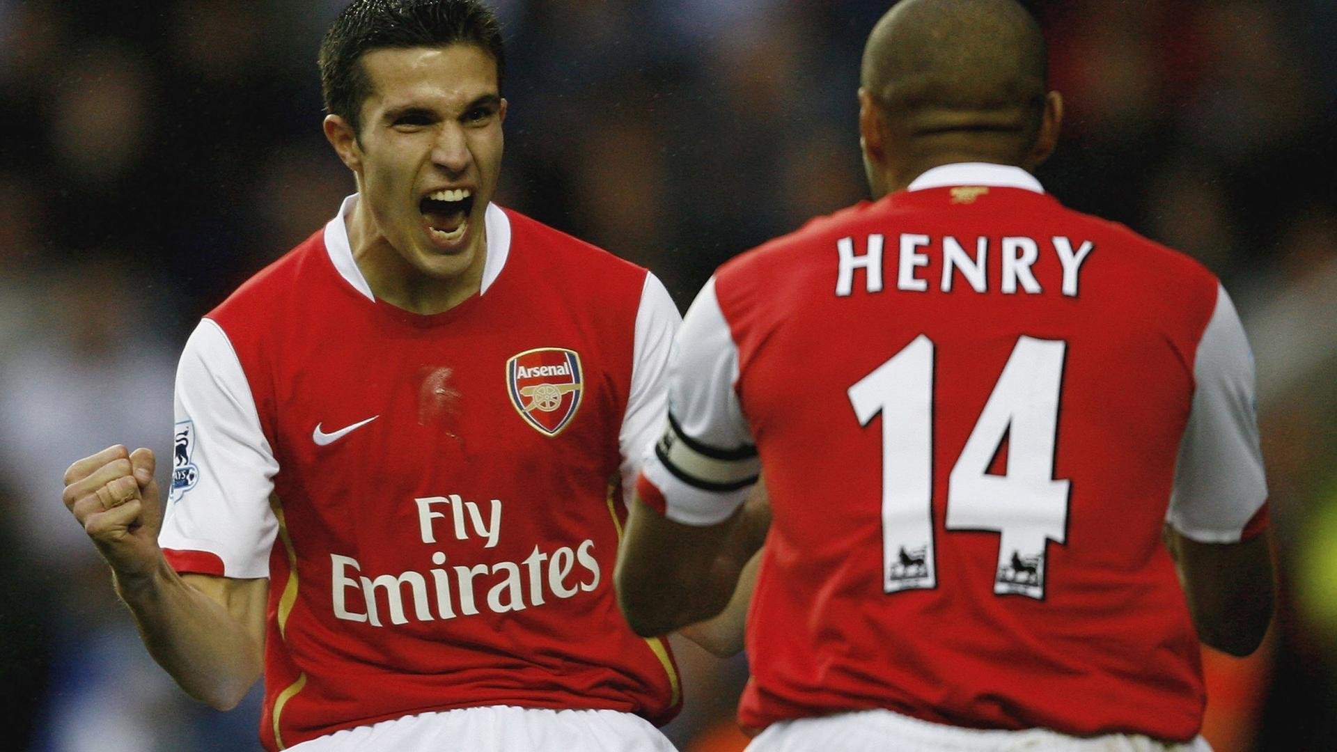 米兰app-英超球队边路防守压迫与对手传中成功率之间的对比研究,英超顶级边后卫